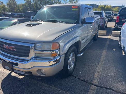 Used 2005 GMC Sierra 1500 SLE image 2
