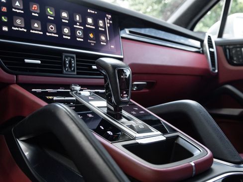 Certified 2023 Porsche Cayenne Turbo AWD/4WD image 27