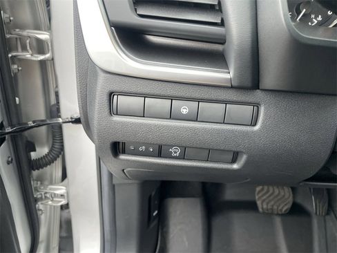 Used 2023 Nissan Rogue SV image 17