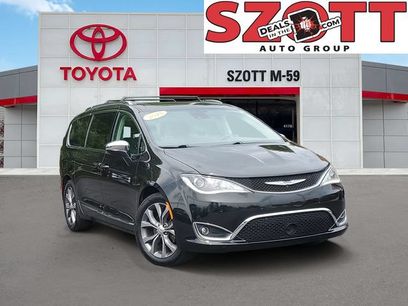 Used 2018 Chrysler Pacifica Limited w/ Tire & Wheel Group