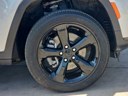 Used 2023 Jeep Grand Cherokee L Laredo image 39