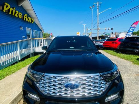 Used 2020 Ford Explorer Platinum w/ Premium Technology Package AWD/4WD image 4