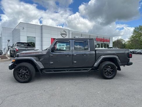 Used 2023 Jeep Gladiator Sport AWD/4WD image 2