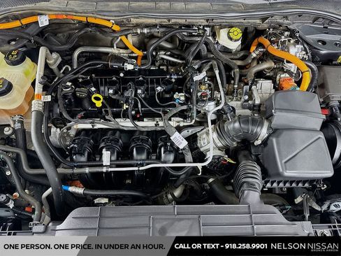 Used 2020 Ford Escape Titanium FWD image 32