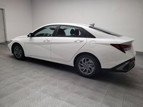 Used 2024 Hyundai Elantra SEL image 3