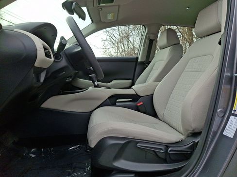 Used 2023 Honda HR-V LX image 13