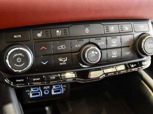 Used 2022 Dodge Durango R/T w/ Tow 'N Go Package AWD/4WD image 16
