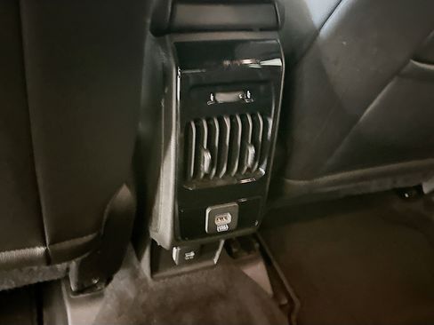 Used 2025 Jeep Compass Limited image 27