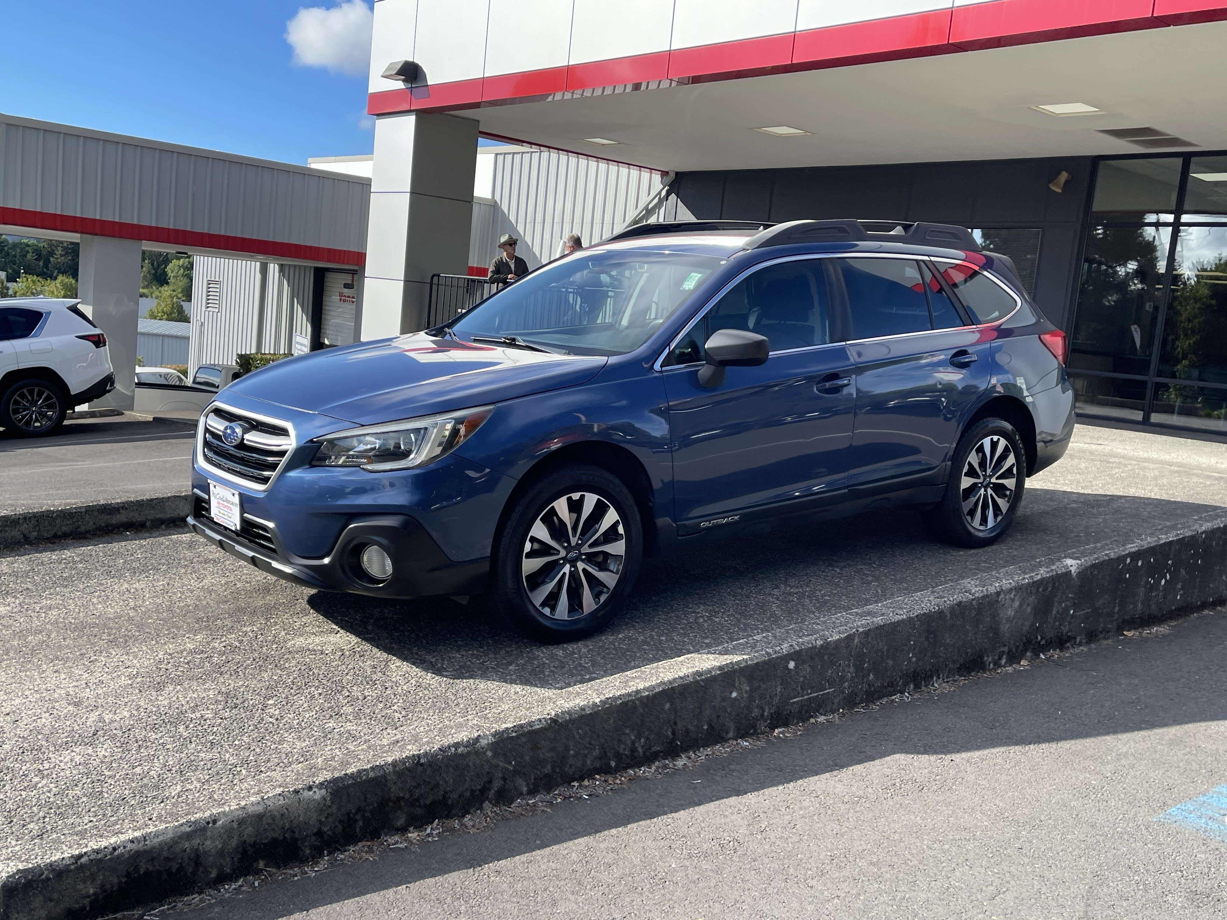 Used 2019 Subaru Outback 2.5i AWD/4WD image 4