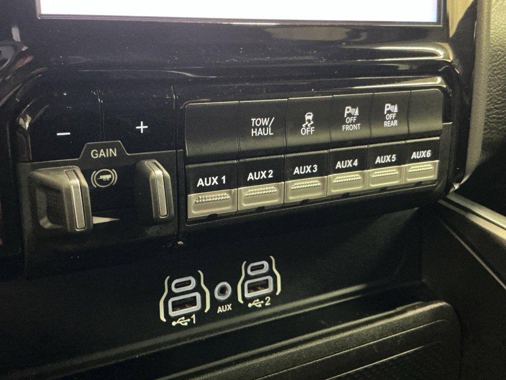 Used 2025 RAM 2500 Big Horn AWD/4WD image 36