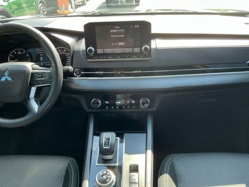 Used 2024 Mitsubishi Outlander ES FWD image 20