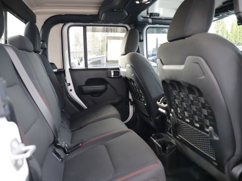 Used 2022 Jeep Gladiator Rubicon w/ Cold Weather Group image 10