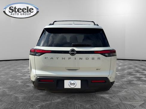 Used 2023 Nissan Pathfinder SV image 4
