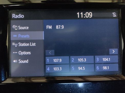 Used 2018 Toyota Camry SE image 25