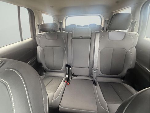 Used 2023 Jeep Grand Cherokee L Laredo image 27