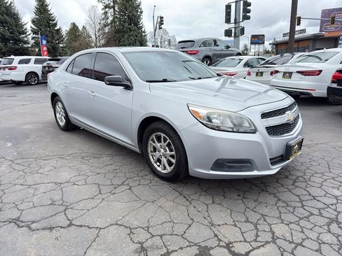 Used 2017 Chevrolet Cruze LT w/ Convenience Package image 10