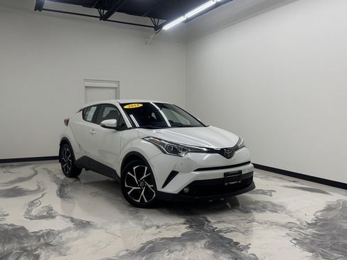 Used 2018 Toyota C-HR XLE FWD image 1
