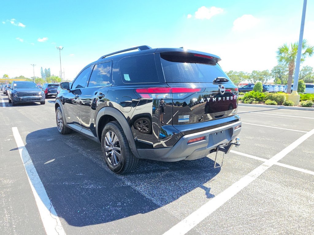 Used 2023 Nissan Pathfinder SV w/ SV Premium Package AWD/4WD image 11