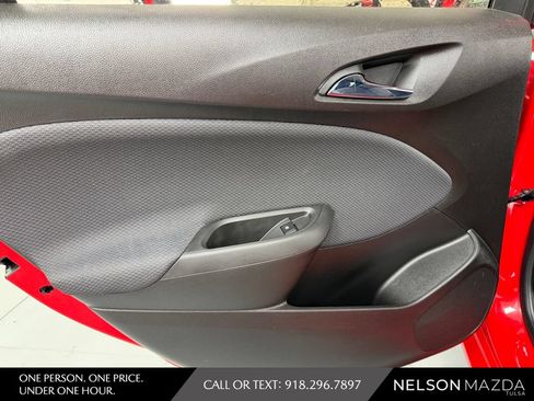 Used 2018 Chevrolet Cruze LT w/ Convenience Package FWD image 38