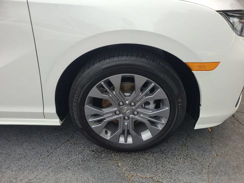 Certified 2026 Honda Odyssey Touring image 4