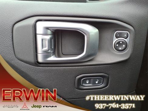 Used 2020 Jeep Wrangler Unlimited Rubicon w/ LED Lighting Group AWD/4WD image 11