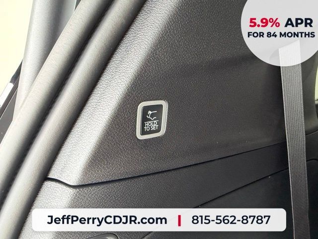 New 2027 Chrysler Pacifica Select AWD/4WD image 32