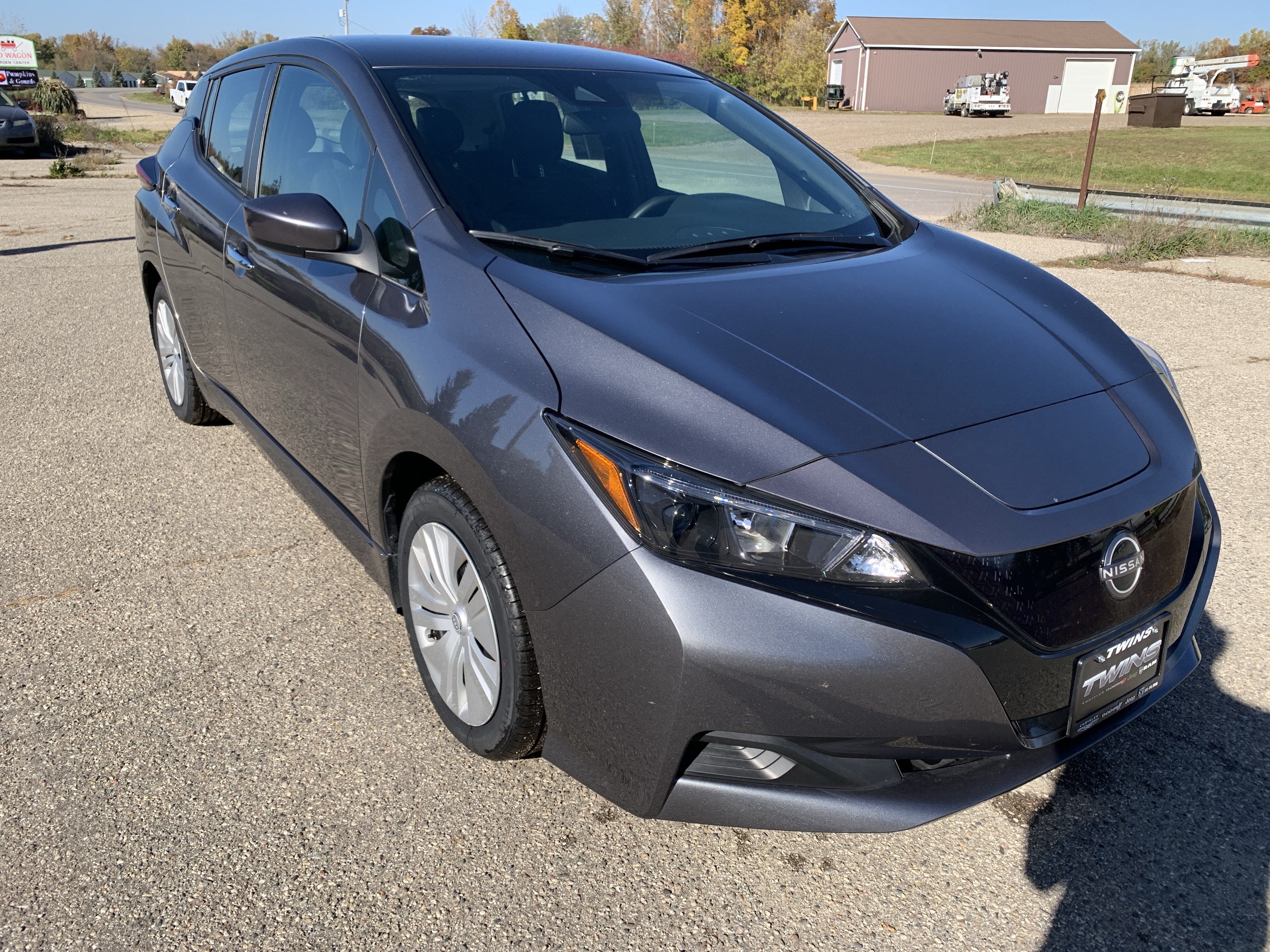 Used 2025 Nissan Leaf S FWD image 1