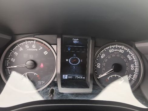 Used 2016 Toyota Tacoma TRD Off-Road image 11