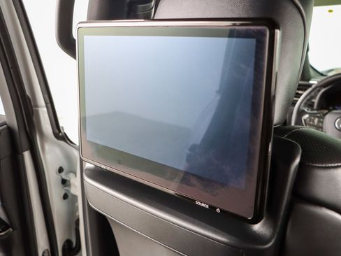 Used 2025 Lexus LX 600 4WD w/ Luxury Package image 22