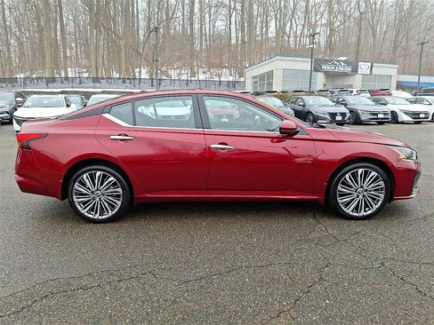 Used 2024 Nissan Altima 2.5 SL image 8