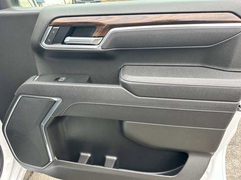 Used 2025 GMC Sierra 1500 SLT image 28