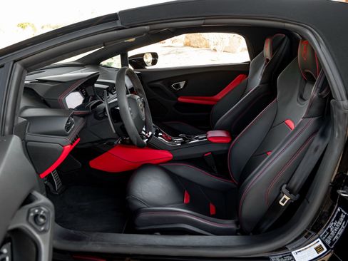 Used 2023 Lamborghini Huracan EVO image 15