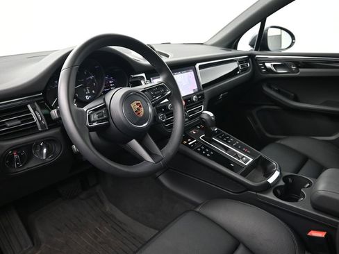 Used 2026 Porsche Macan AWD/4WD image 4