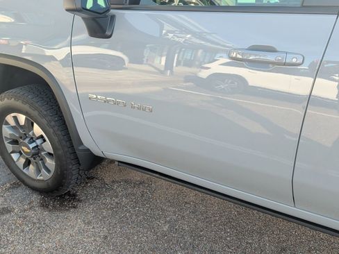 Used 2024 Chevrolet Silverado 2500 LT w/ Convenience Package image 5