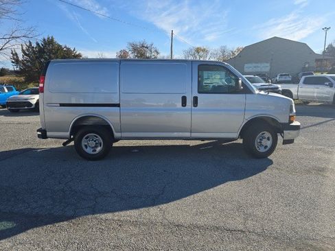 New 2025 Chevrolet Express 3500 image 11
