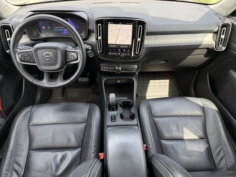 Used 2023 Volvo XC40 B4 Core w/ Convenience Package FWD image 13