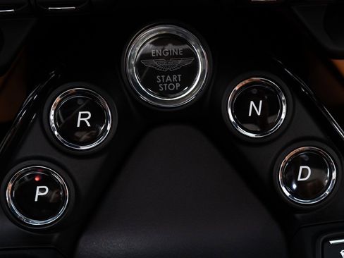 Used 2023 Aston Martin V8 Vantage Roadster image 35