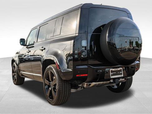 New 2026 Land Rover Defender 110 X-Dynamic SE image 7