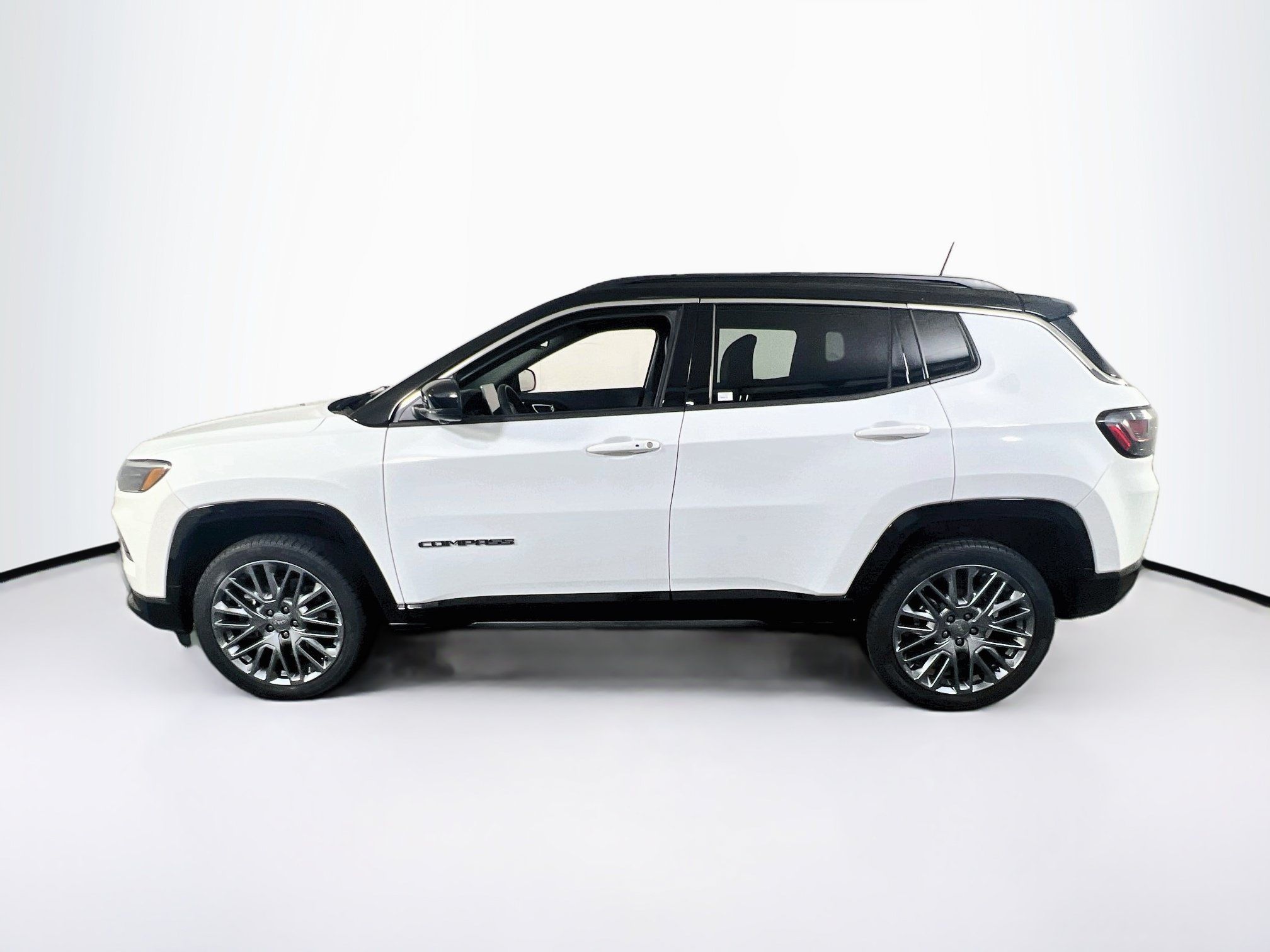 Used 2023 Jeep Compass Limited w/ Elite Group AWD/4WD image 8