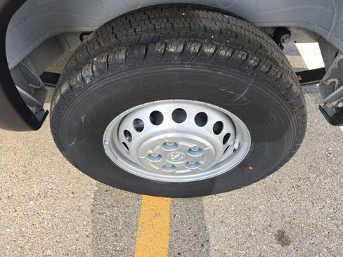 Used 2025 RAM ProMaster 1500 w/ Safety Group image 9