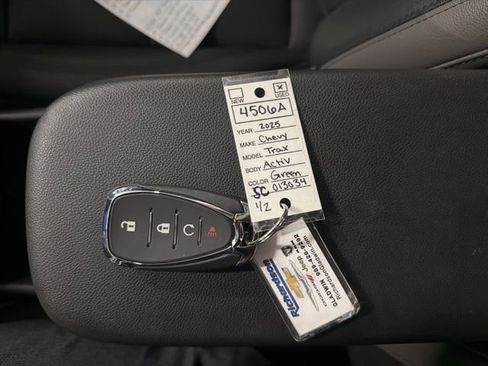 Used 2025 Chevrolet Trax ACTIV w/ Sunroof Package image 24