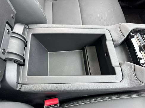 New 2025 VinFast VF 8 Plus image 16