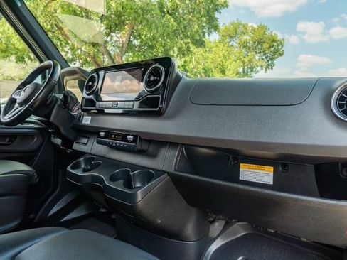 Used 2023 Mercedes-Benz Sprinter 3500 image 36