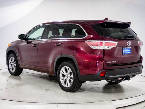Used 2016 Toyota Highlander Plus FWD image 6