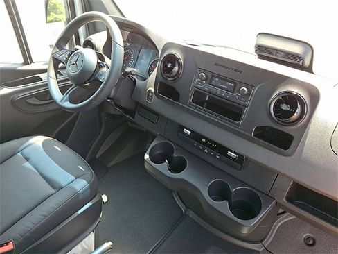 Used 2025 Mercedes-Benz Sprinter 2500 image 11