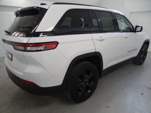 Certified 2023 Jeep Grand Cherokee Altitude image 22