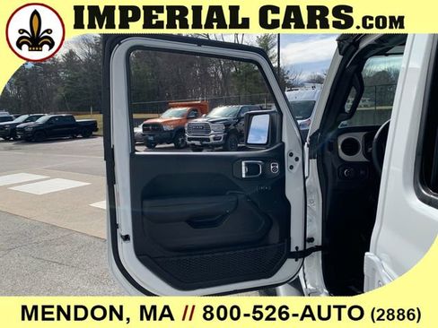 New 2025 Jeep Gladiator Sport image 17