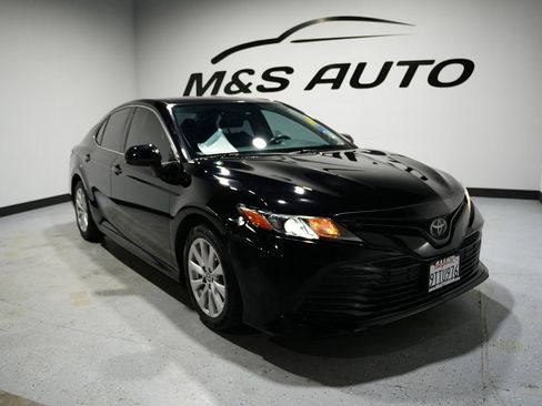 Used 2019 Toyota Camry LE w/ Carpet Mat Package image 7