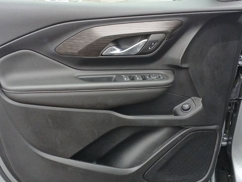 Used 2023 GMC Terrain SLE w/ Driver Convenience Package image 24