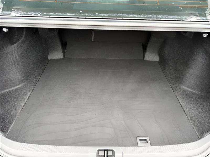 Used 2019 Toyota Camry SE w/ Convenience Package FWD image 18